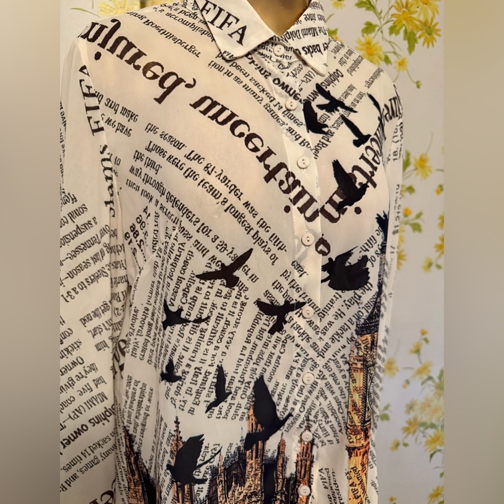 NWOT London Newspaper Print Blouse size L - Picture 3 of 14